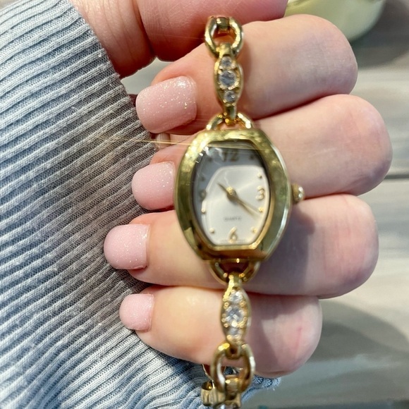 Vintage Gold-tone faux diamond quartz watch might need batteries - Picture 1 of 9
